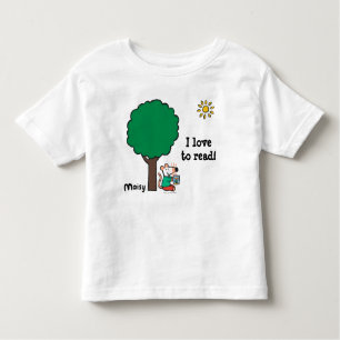 Maisy liest ihr Bibliotheks-Buch draußen Kleinkind T-shirt
