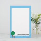 Maisy liest ihr Bibliotheksbuch draußen Briefpapier (Stehend Vorderseite)