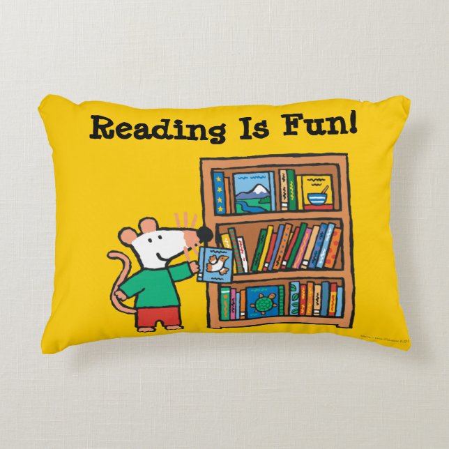 Maisy und ein Bücherregal der Bücher Zierkissen (Vorderseite)