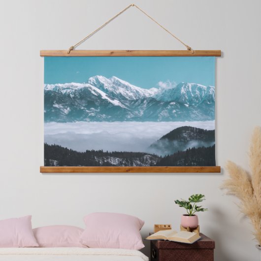 Majestätische Berge über das Nebeltal Wandteppich Mit Holzrahmen (Schlafzimmer)