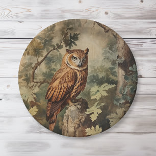 Majestätische Eule in einem Wald Pappteller