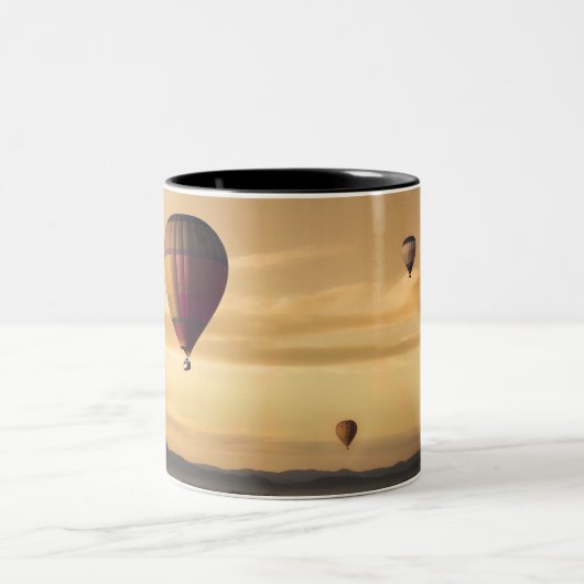 Majestätische Heißluft-Ballone Zweifarbige Tasse (Mittel)