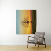 Majestätischer Baum bei Sonnenuntergangslandschaft Wandteppich (Beispiel)