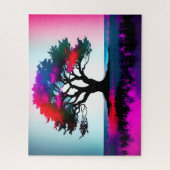 Majestätischer Baum in üppig grünem Feld Puzzle (Vertikal)