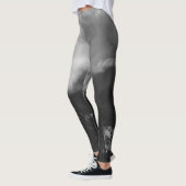 Majestätischer Berg unter Wolken Leggings (Links)