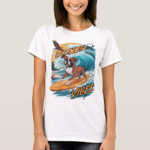 Majestätischer Boxer-Surfer, der Wellen erobert T-Shirt