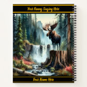 Majestätischer Elch stehend stolz neben einem Wass Notizblock (Rückseite)