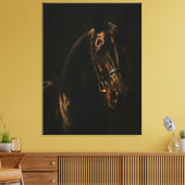 Majestätischer Fuchsbrauner Hengst im Dunkeln Leinwanddruck (Insitu (Wohnzimmer))