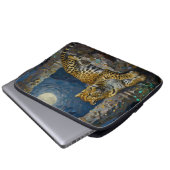 Majestätischer Leopard auf Klippenvorsprung Laptopschutzhülle (Vorne Knopf)