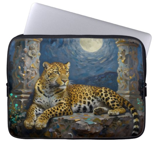 Majestätischer Leopard auf Klippenvorsprung Laptopschutzhülle (Vorderseite)