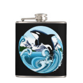 Majestätischer Orca-Schwertwal Blaue Wellen Ozean Flachmann (Vorderseite)