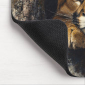 Majestätischer Puma im Wald Mousepad (Ecke)