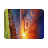 Majestätischer Sonnenaufgang in der Bergwelt Magnet (Horizontal)