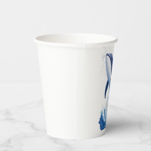 majestätischer Wal im Malstil. Pappbecher (Rechts)