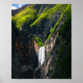 Majestätischer Wasserfall Boka im Frühling Ruhm Poster