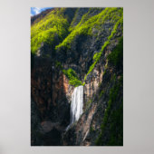 Majestätischer Wasserfall Boka im Frühling Ruhm Poster (Vorne)