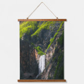 Majestätischer Wasserfall Boka im Frühling Ruhm Wandteppich Mit Holzrahmen (Vorderseite)