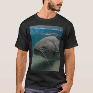 Majestätischer Wels – Der König des Süßwassers T-Shirt