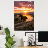 Majestätischer Wildpferd-Sonnenuntergangs-Poster | Poster (Heimbüro)