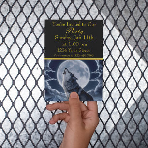 Majestätischer Wolf über schneebedecktem Gipfel Einladung