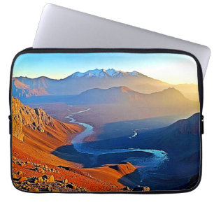 Majestätisches Bergtal-Fluss-Design Laptopschutzhülle