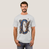 Majestätisches D mit Flügeln T-Shirt (Vorne ganz)