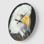 Majestätisches Weißkopfseeadler-Porträt Große Wanduhr (Winkel)