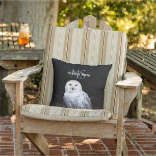 Majestätisches Winter-Schneeeulen-Monogramm mit in Kissen