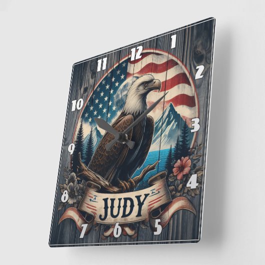 Majestic Adler über Wasser mit Bergkulisse Quadratische Wanduhr (Winkel)