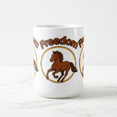 **Majestic Arabian Horse in the Golden Desert** Kaffeetasse (Mittel)