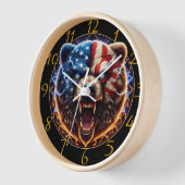 Majestic Bear trägt stolz die amerikanische Flagge Uhr (Winkel)