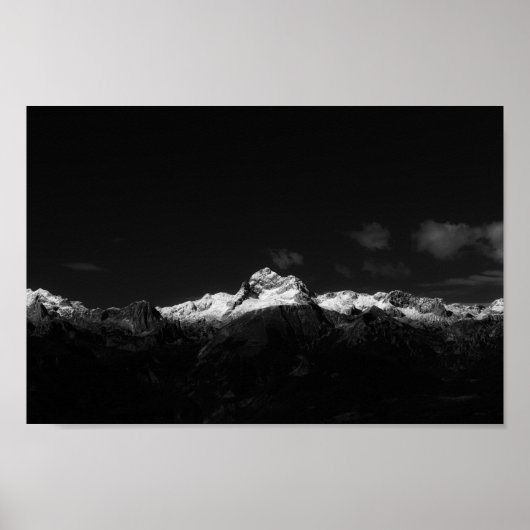Majestic Berg Triglav in Schwarzweiß Poster (Vorne)
