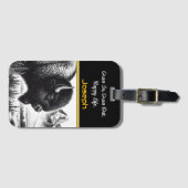 Majestic Buffalo Grazing Near Rugged Mountains Gepäckanhänger (Vorderseite (Horizontal))