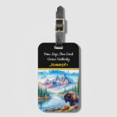 Majestic Buffalo in der Nähe eines Serengebirges Gepäckanhänger (Vorderseite Vertikal)