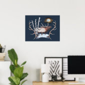 Majestic Bull Elk schluckt im Mondlicht Poster (Heimbüro)