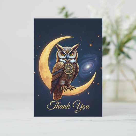 Majestic Clockwork Owl Perched On A Crescent Moon Dankeskarte (Stehend Vorderseite)