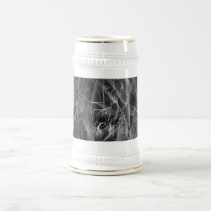 Majestic Deer in der Wildnis - Black&White Art Bierglas