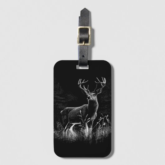 Majestic Deer in der Wildnis - Black&White Art Gepäckanhänger (Vorderseite Vertikal)