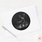 Majestic Deer in der Wildnis - Black&White Art Runder Aufkleber (Umschlag)