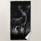 Majestic Deer in der Wildnis - Black&White Art Strandtuch (Vorderseite)