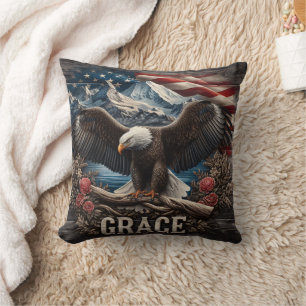 Majestic Eagle mit amerikanischem Flaggenrahmen Kissen