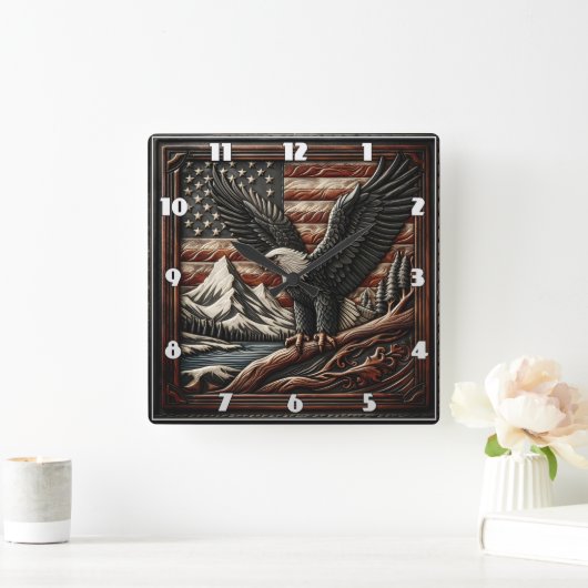 Majestic Eagle mit Bergen und amerikanischer Flagg Quadratische Wanduhr (Zuhause)