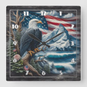 Majestic Eagle mit Blick auf Berge und Ozean Quadratische Wanduhr (Vorderseite)