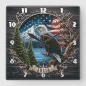 Majestic Eagle mit Blick auf die Berge und die Fla Quadratische Wanduhr (Vorderseite)