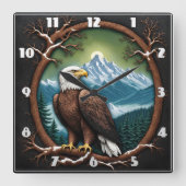Majestic Eagle mit Blick auf die schneebedeckten B Quadratische Wanduhr (Vorderseite)