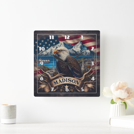 Majestic Eagle mit Blick auf Madison Landschaft Quadratische Wanduhr (Zuhause)