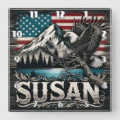Majestic Eagle Over Mountains und die amerikanisch Quadratische Wanduhr (Vorderseite)