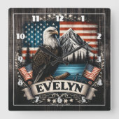Majestic Eagle über der amerikanischen Landschaft Quadratische Wanduhr (Vorderseite)
