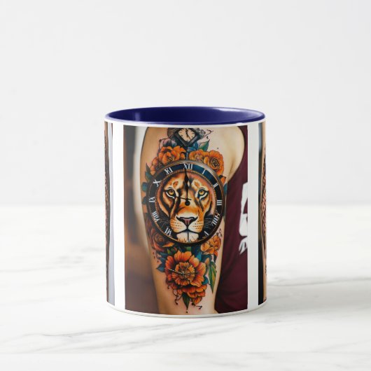 "Majestic Fusion: Lion and Clock Tattoo Design" Tasse (Zentrum)