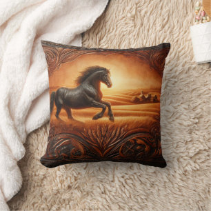 Majestic Galloping durch goldene Felder Kissen